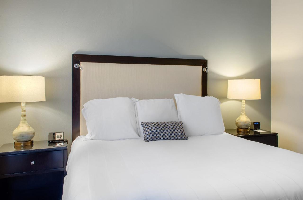 Riverfront Hotel